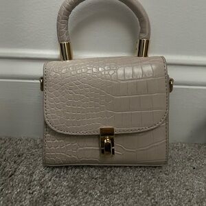 Elegant Light Pink Crocodile-Embossed Handbag
